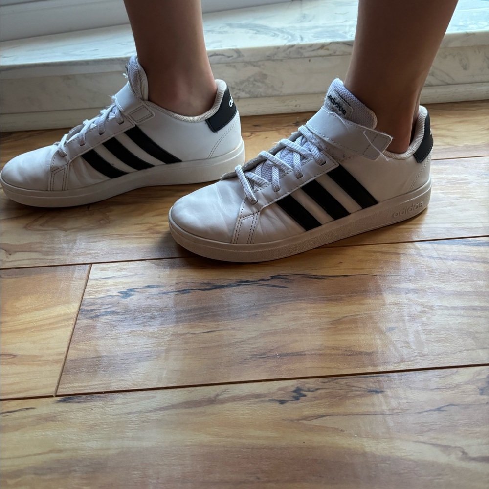 Adidas Classic White and Black Trainers - Picture 2 of 5